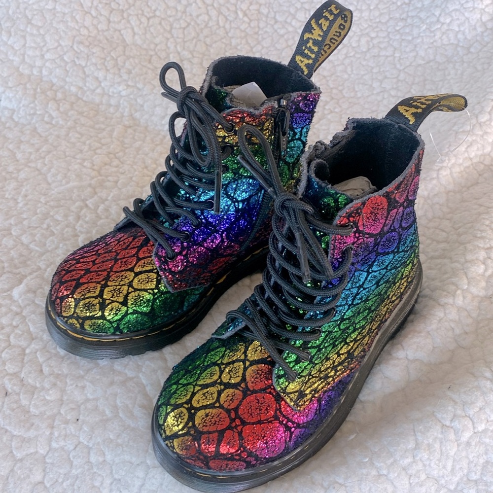 Dr Martens NEW  multi color suede Boot Kids  Size 8